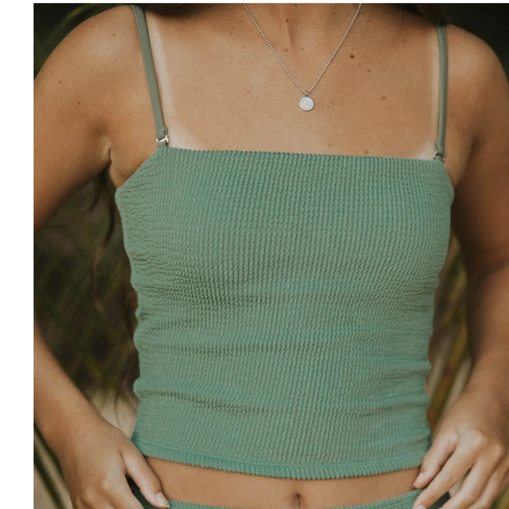 Geodes swimwear Oahu tankini. Green, size medium. New with tags.